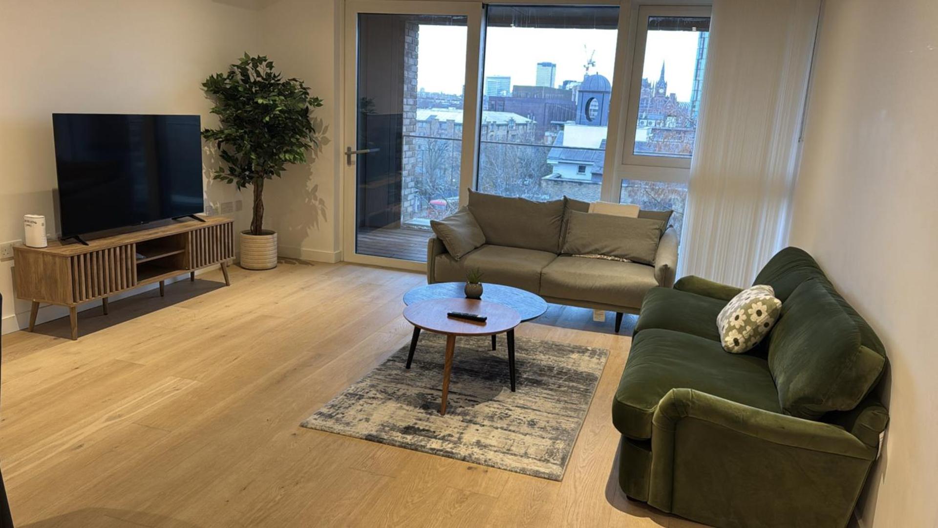 2 Bed Luxury Property with Balcony King Cross