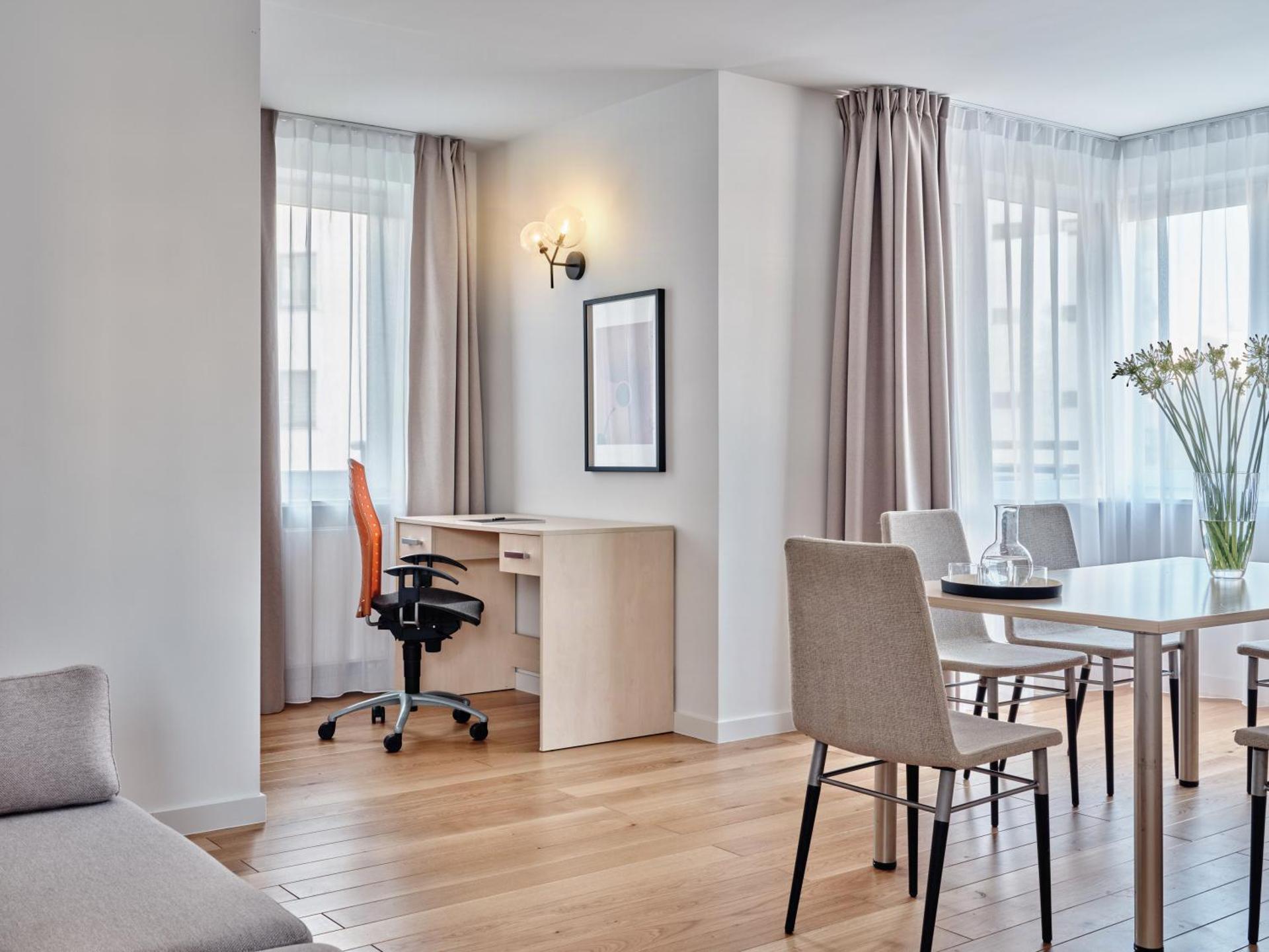 Deluxe One-Bedroom Apartment