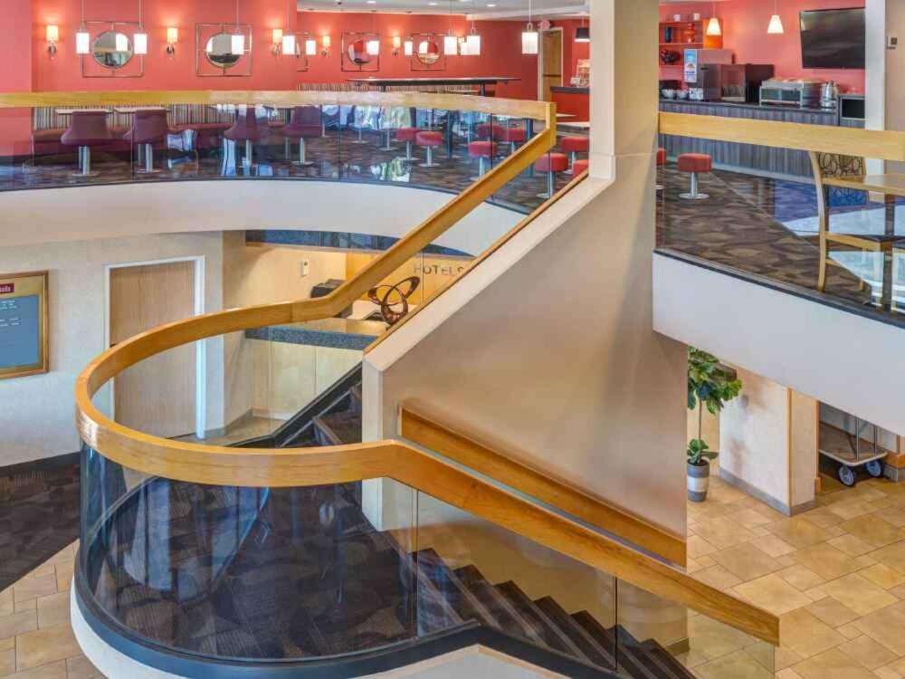 Deluxe King Room - Non-Smoking