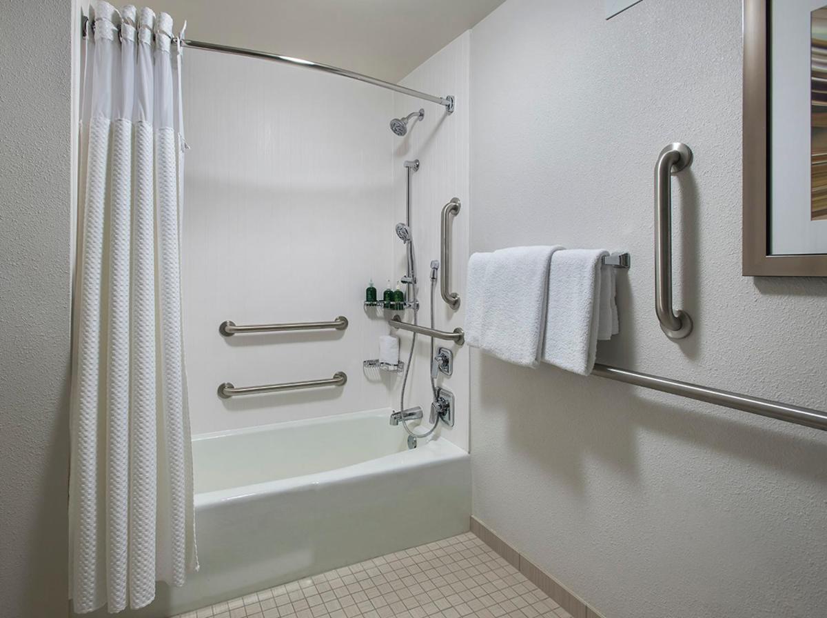 Courtyard by Marriott Lincroft Red Bank