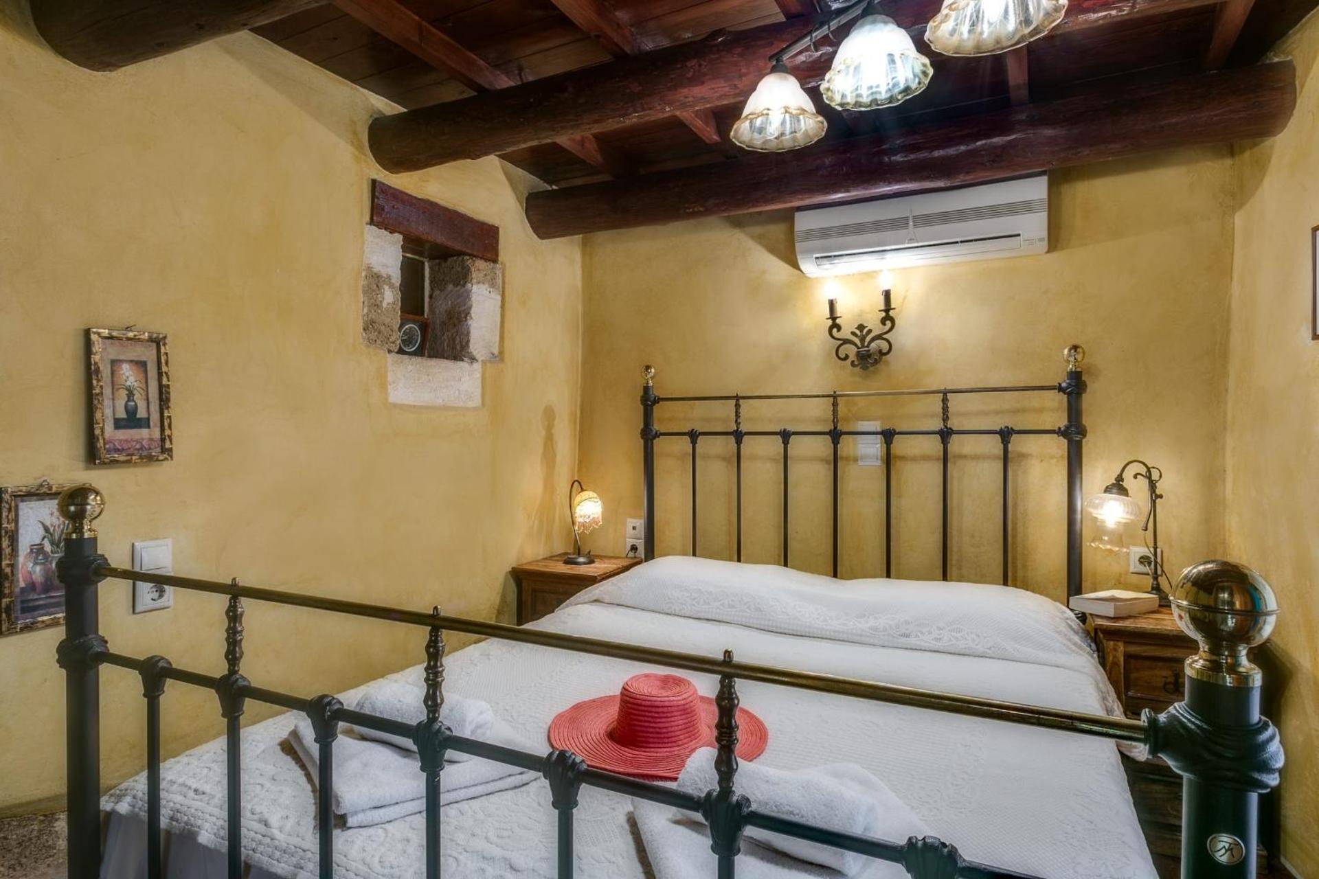 Ifigenia Traditional Rooms & Maisonettes