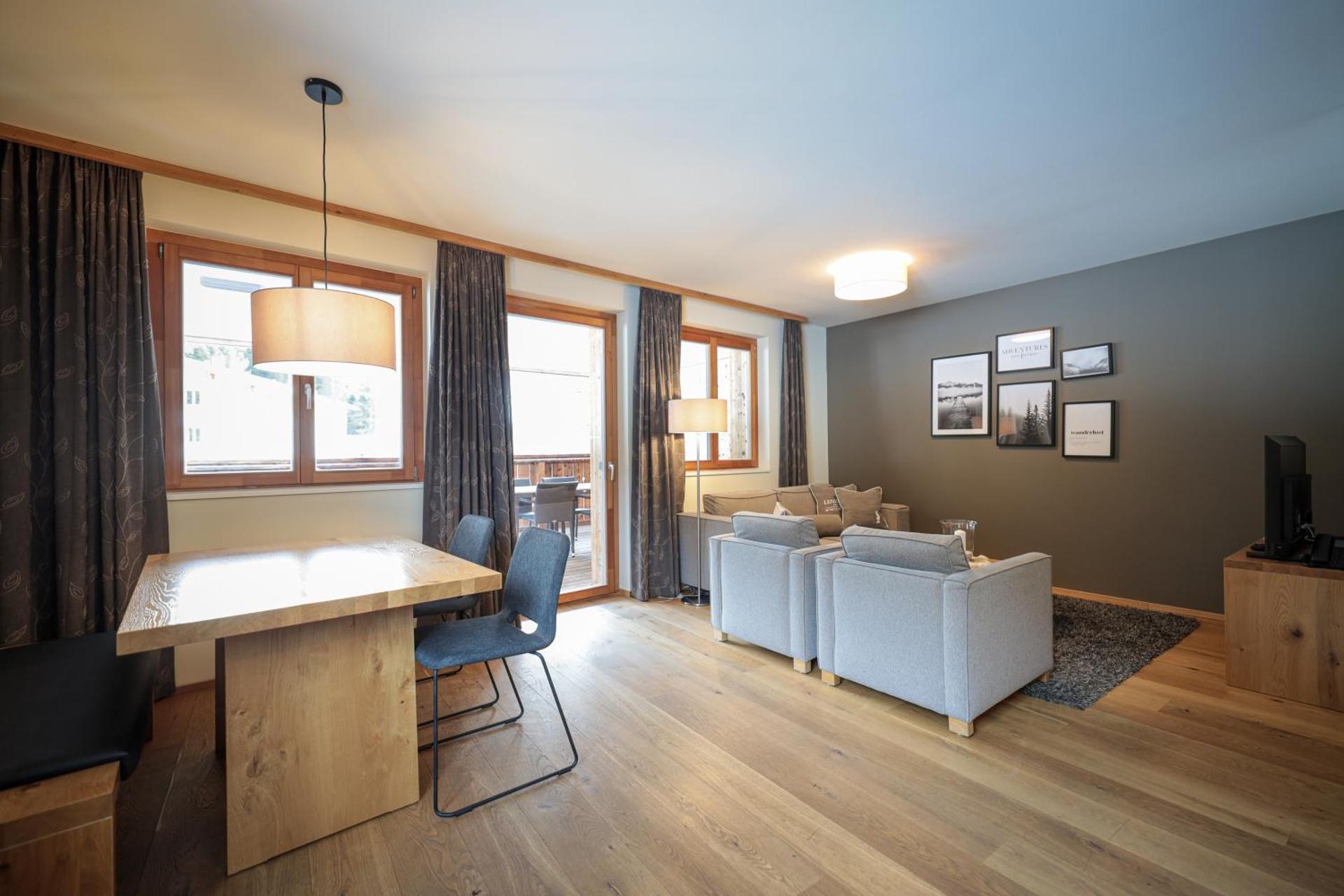 Deluxe Two-Bedroom Apartment