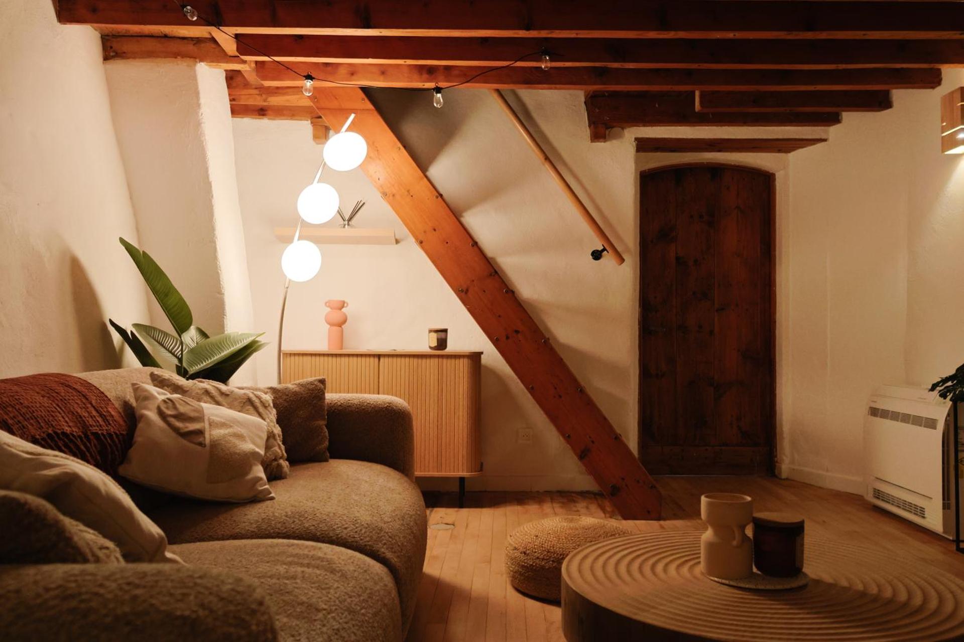 Charming stone house in Eus - Vue sur les Montagnes & Confort 2025