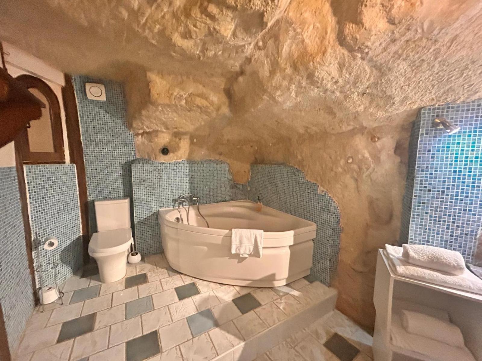 Superior Suite - Cave