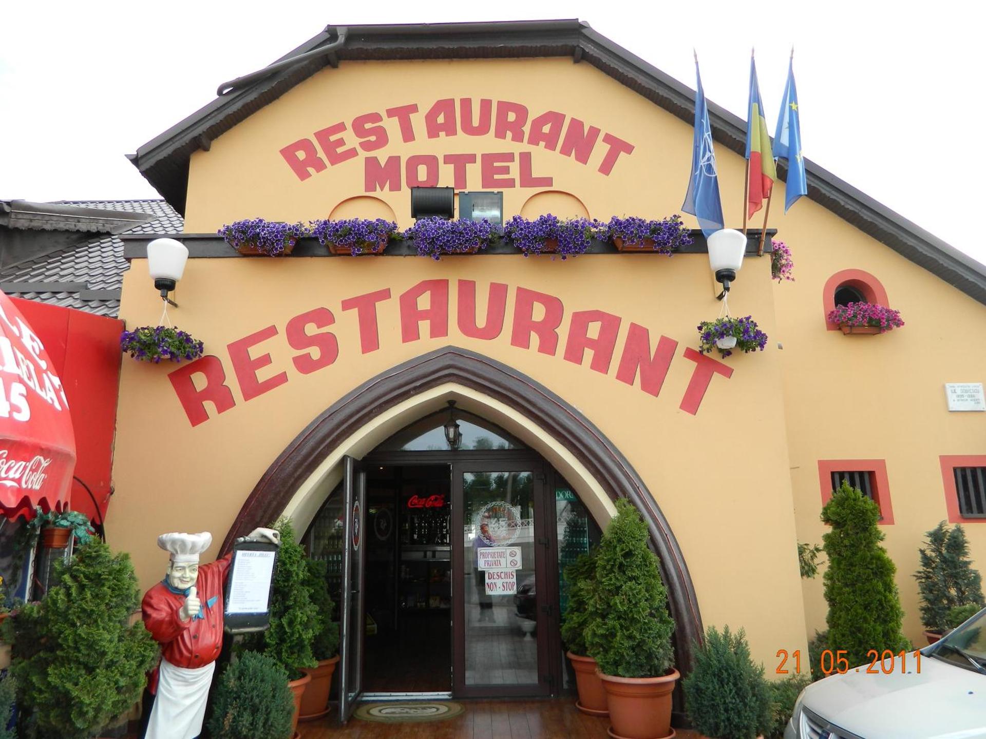 Complex Turistic Paralela'45