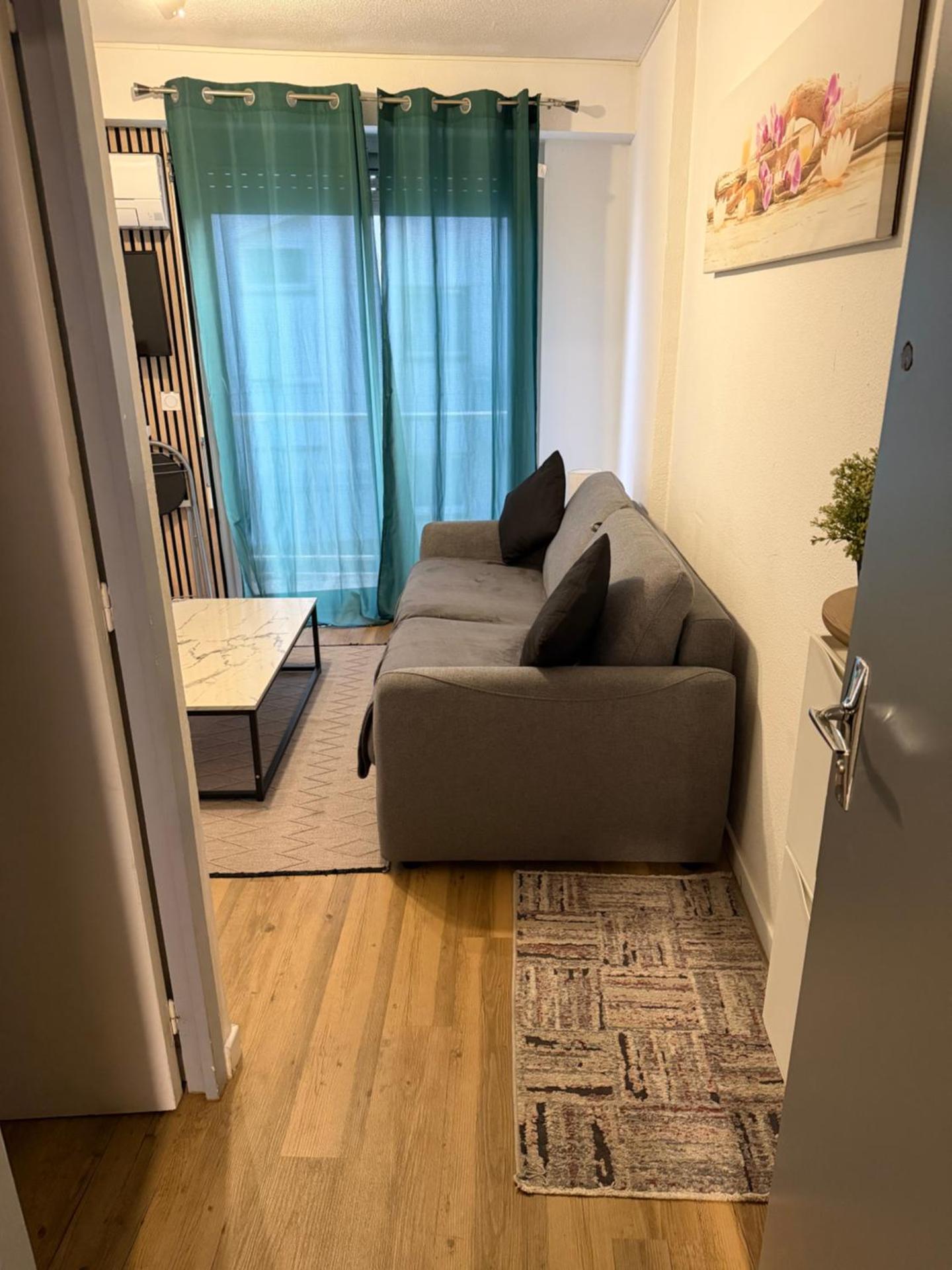 Magnifique studio en bord de mer vue montagne