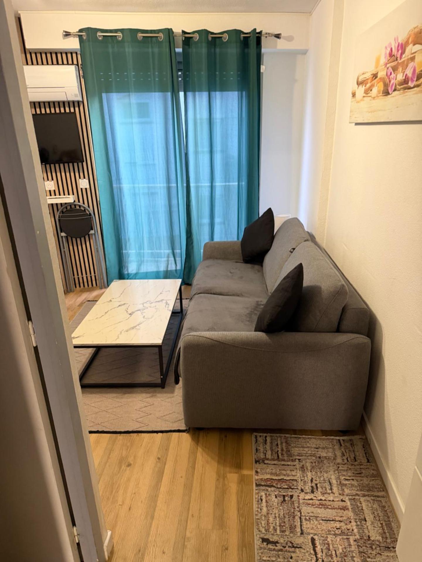 Magnifique studio en bord de mer vue montagne