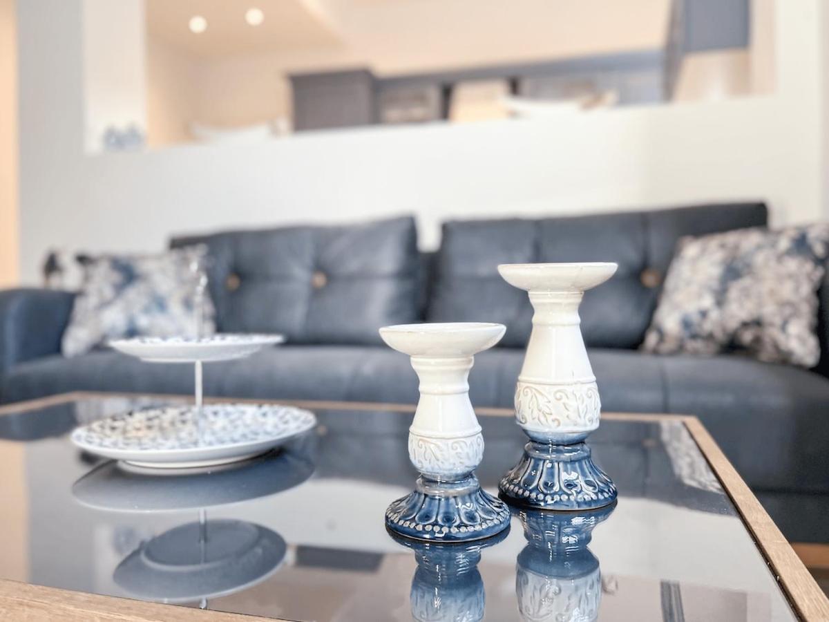 Reginas Studios & Apartments- Blue Flower apartment