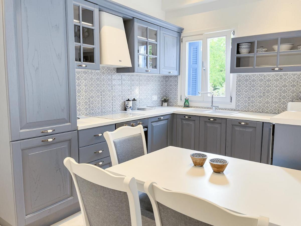 Reginas Studios & Apartments- Blue Flower apartment