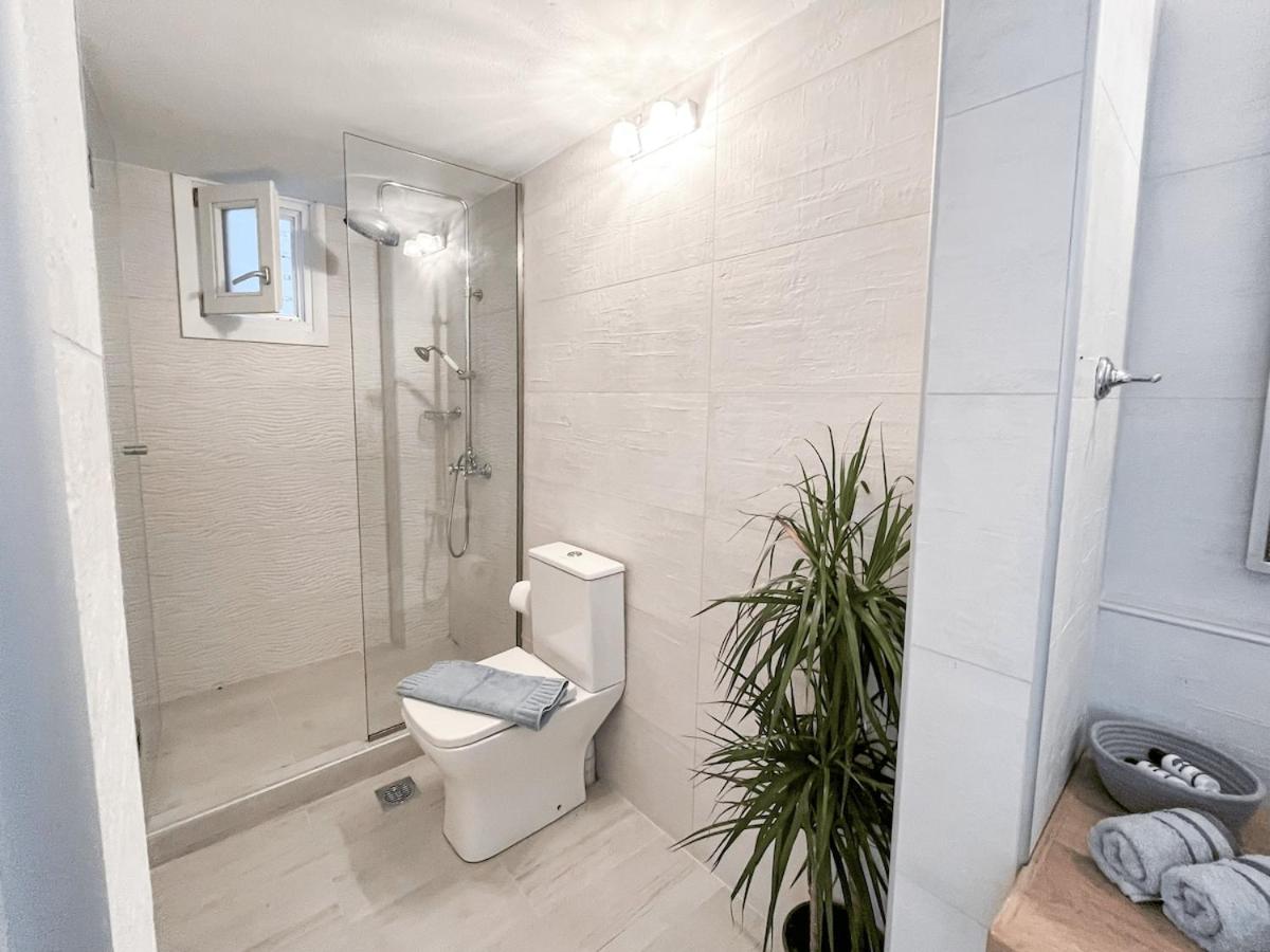 Reginas Studios & Apartments- Blue Flower apartment