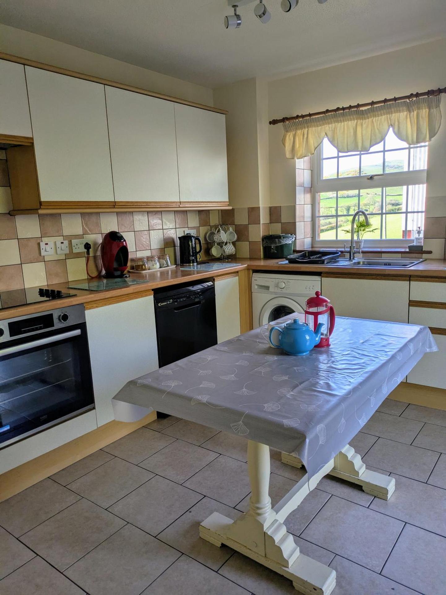 Sunnyside farmstay & hottub near Brecon Beacons sleeps 8
