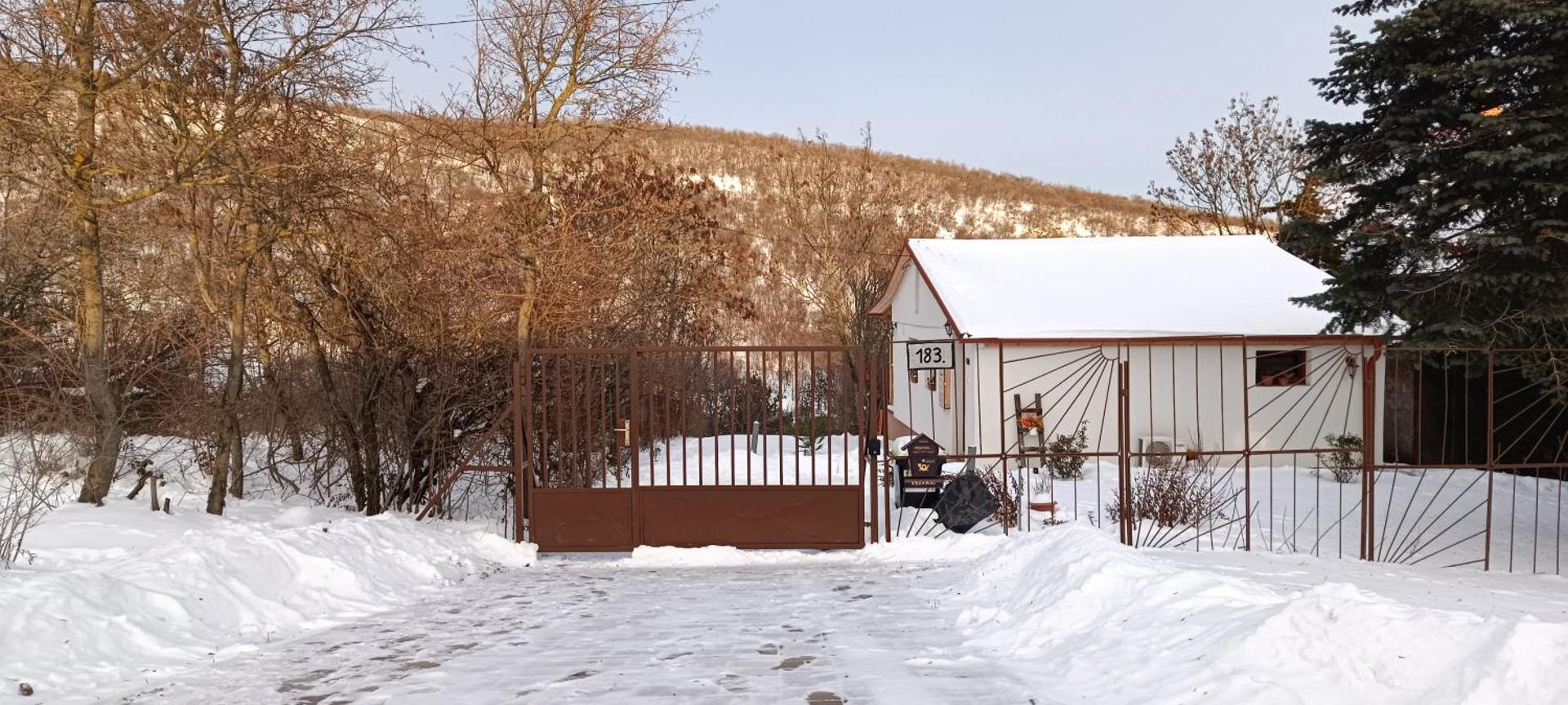 Hilltop Cottage in Szentendre, mountain view, terrace, garden