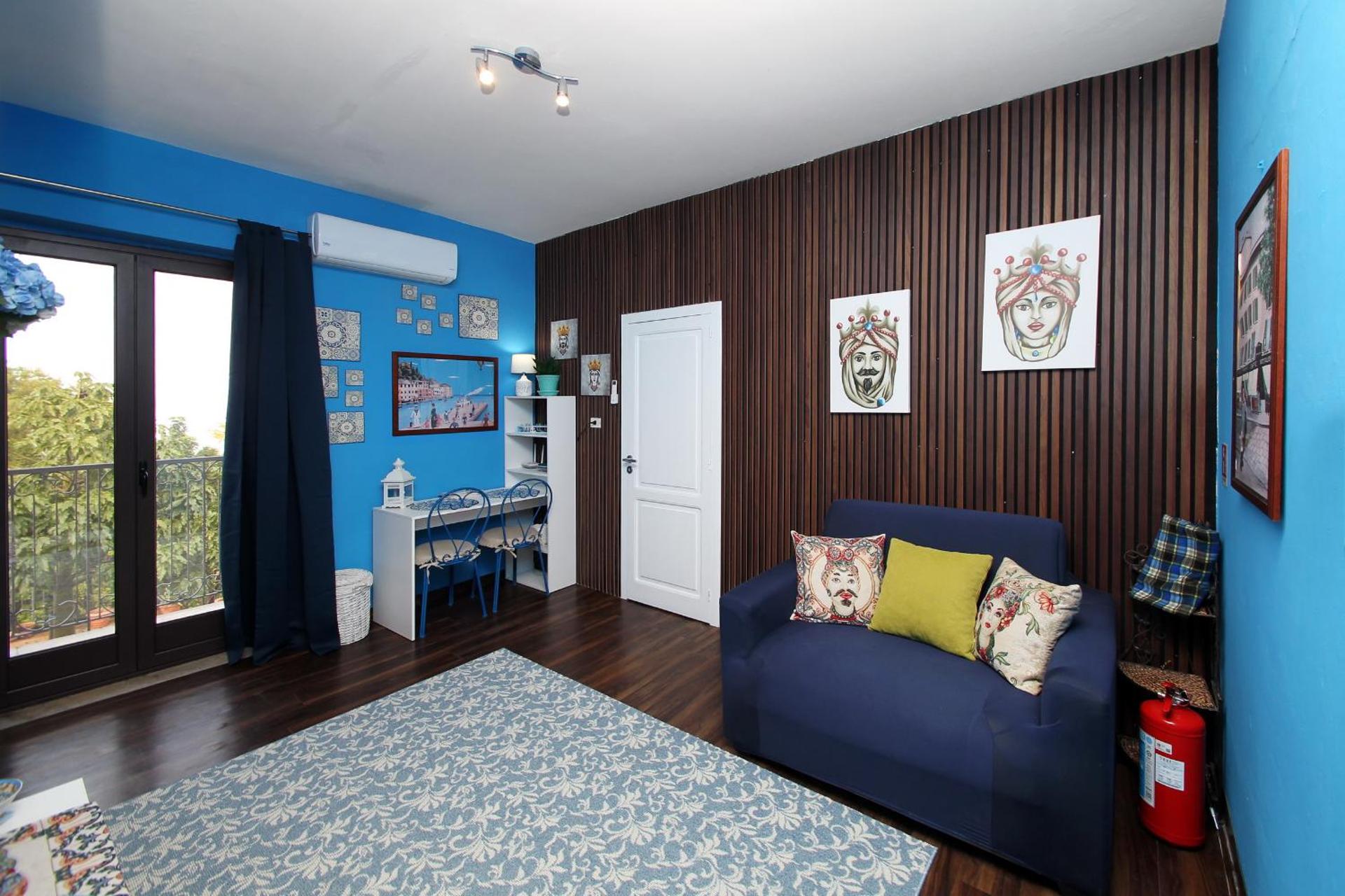 Photo of the whole room