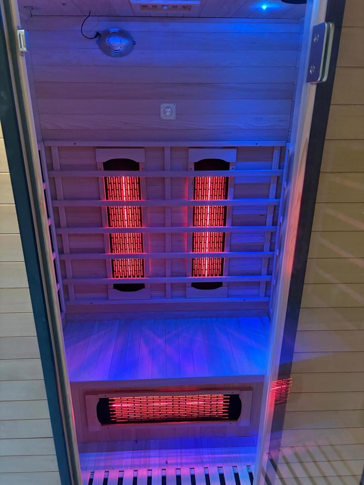 Hunters Hideaway-Hot Tub-Wiltshire-Groups