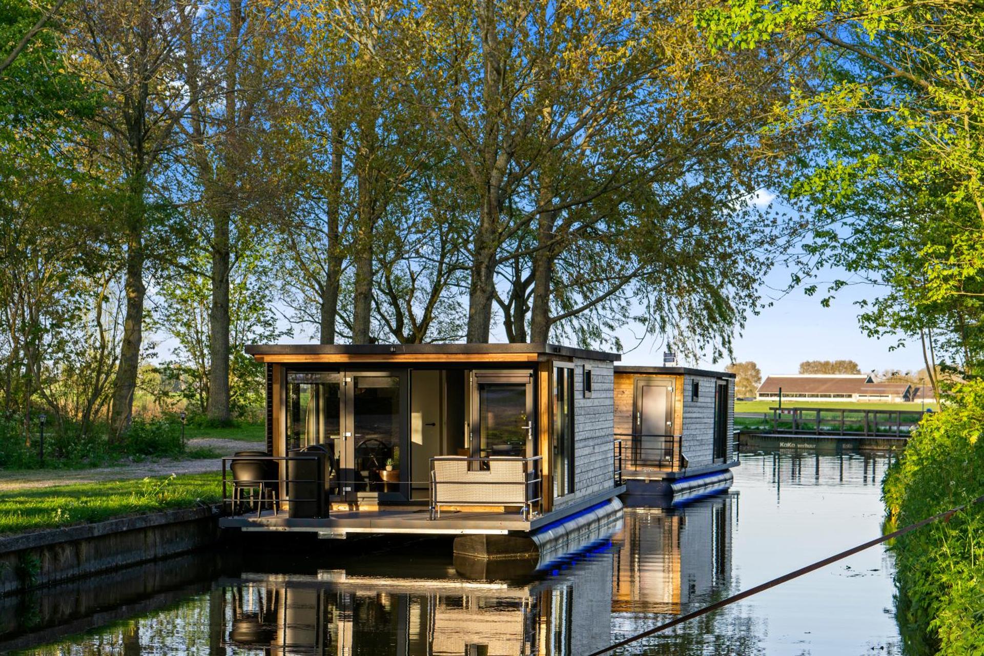 Houseboats Pean-buiten Weidum