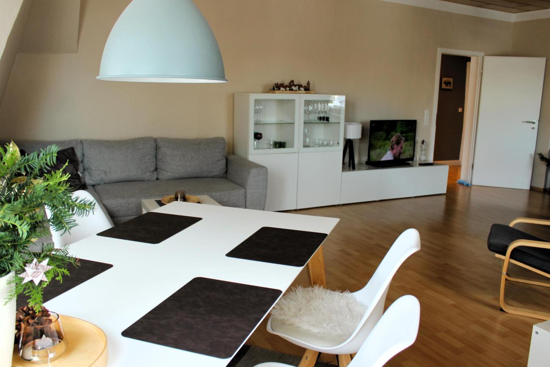 Villa Schlossblick I - Entspannung in exklusiver Ferienwohnung mit Panoramablick, Parkplatz, WLAN, Smart-TV