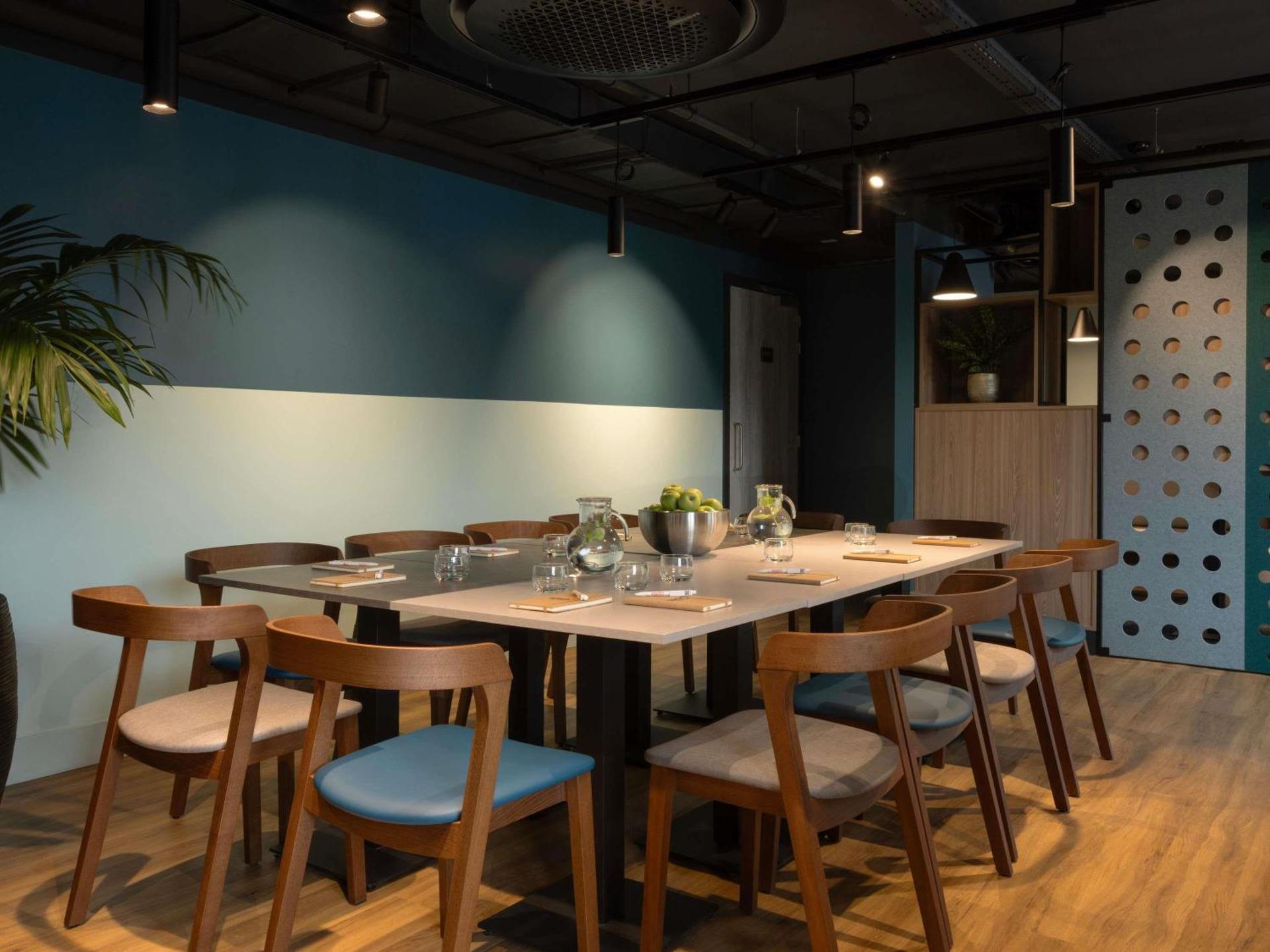 Meeting/conference room