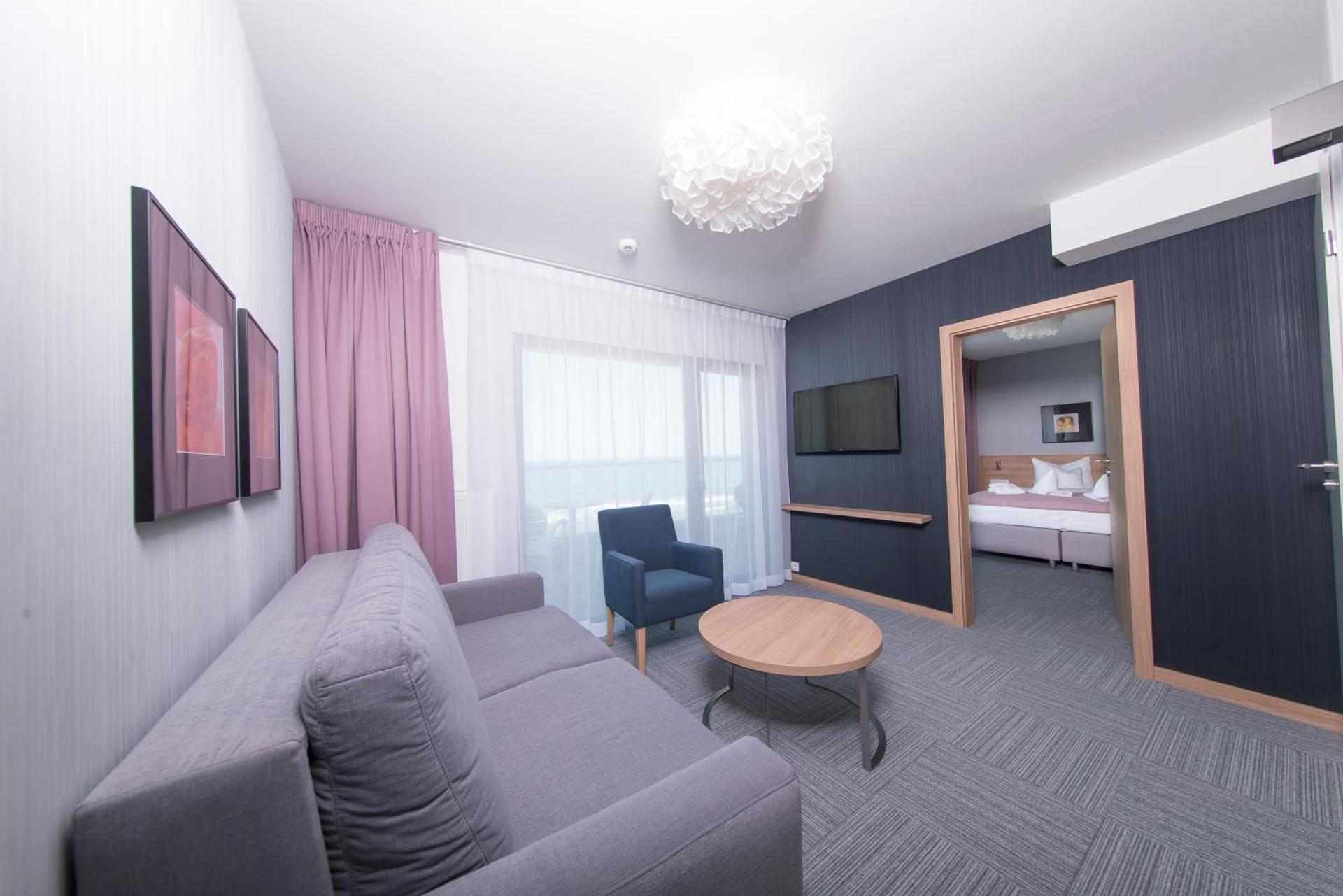 One-Bedroom Suite with Sea View