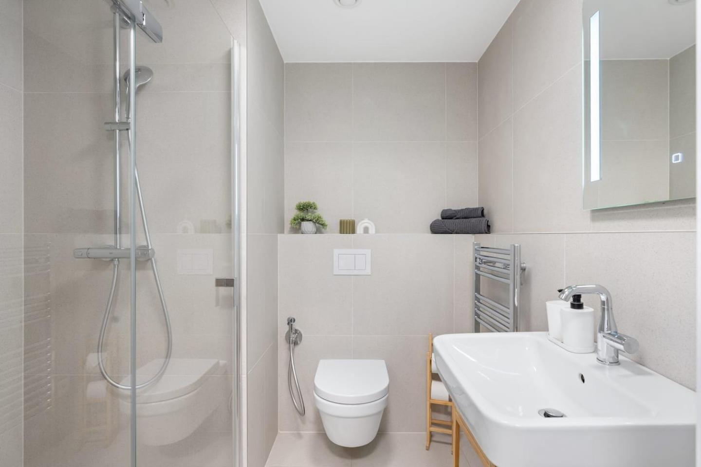 REAL Living by REFA Karlin 307