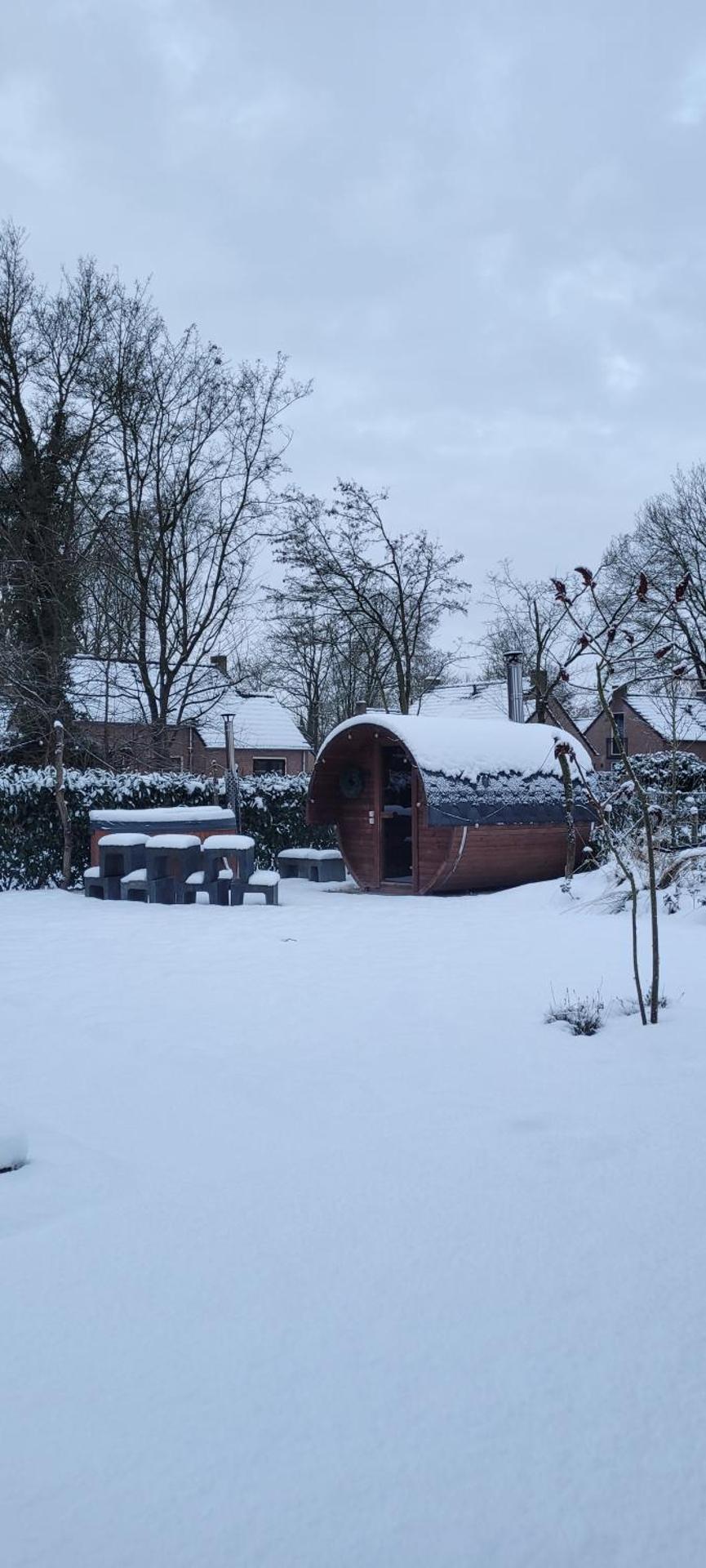 Evergreen wellness met sauna & hottub