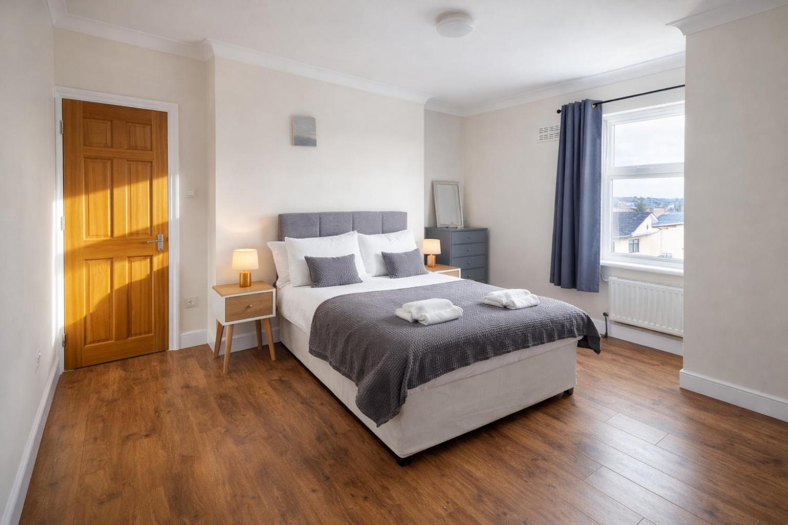 Evo C - 2 Bed Apartment 2 Min Walk to Station - longer stays available