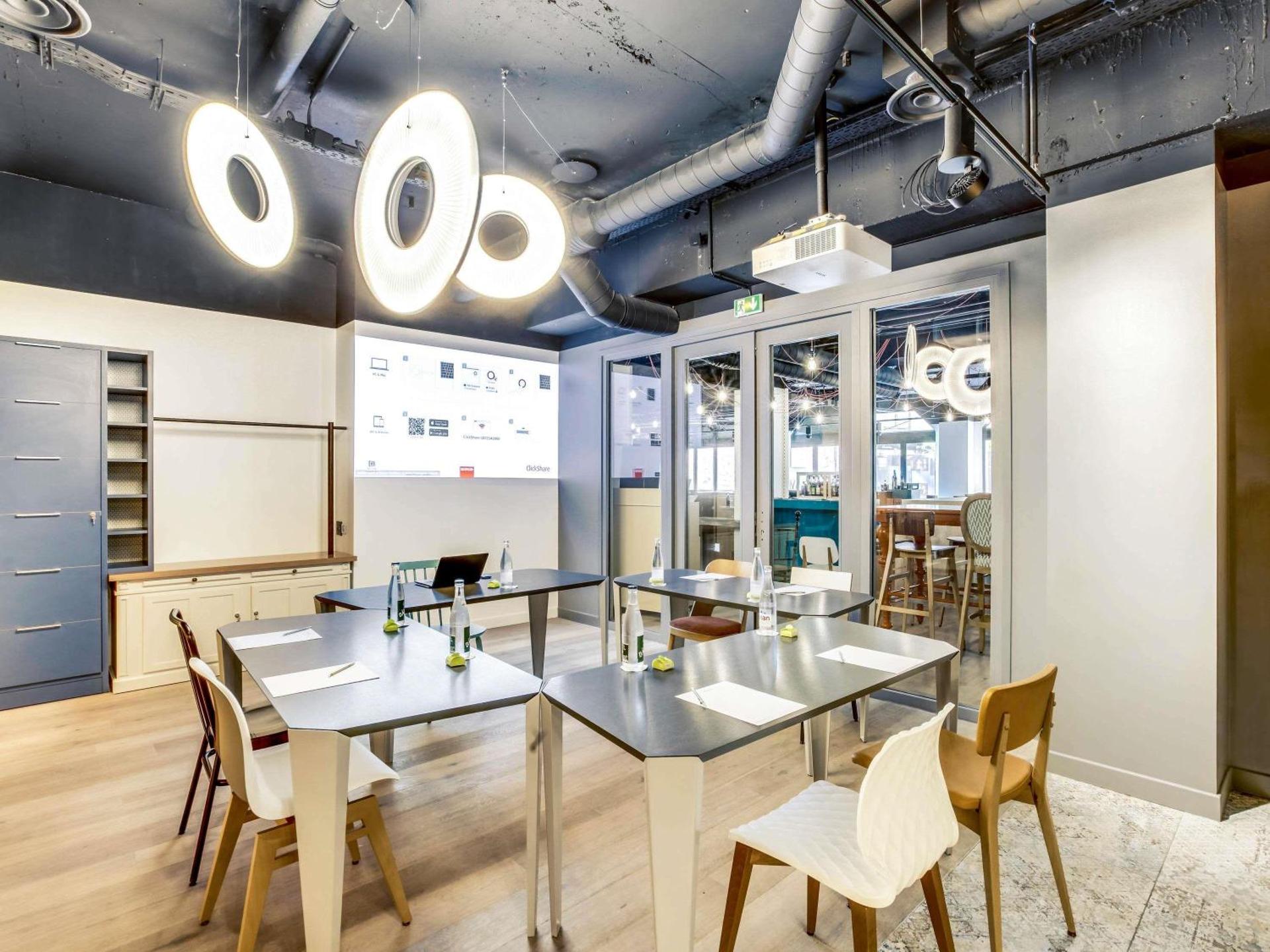 Meeting/conference room