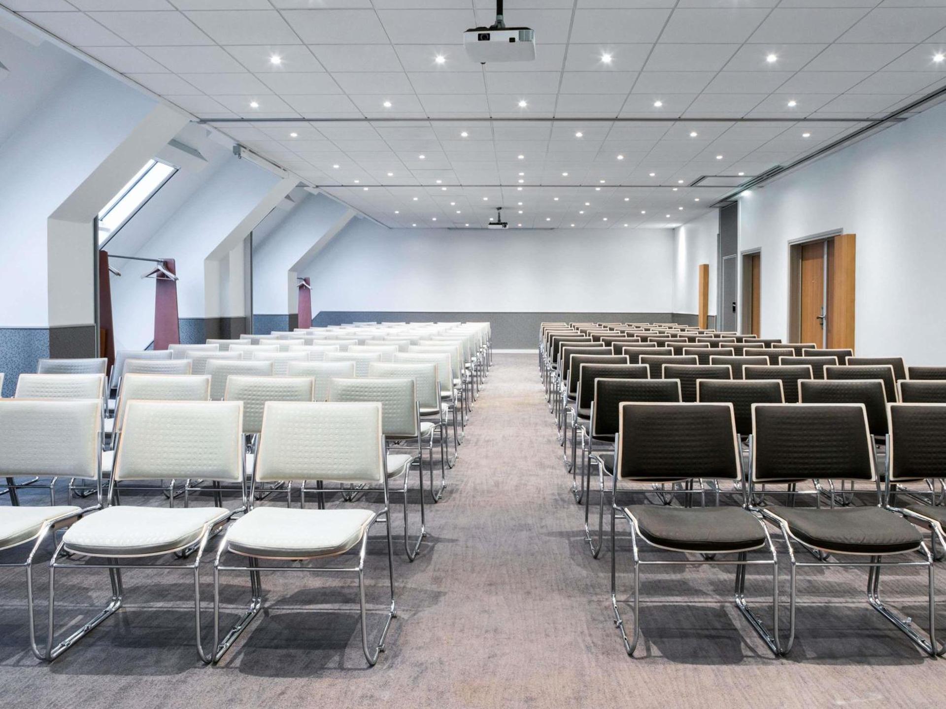 Meeting/conference room