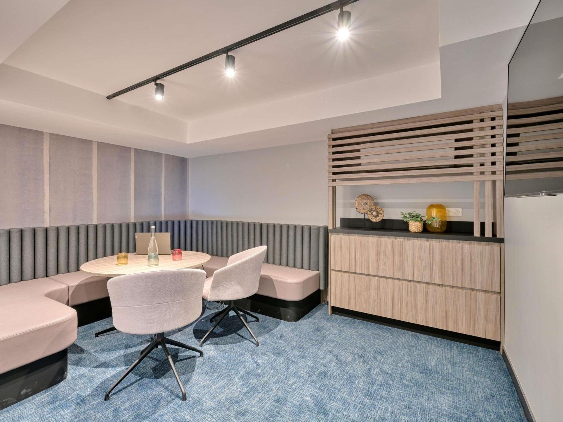 Meeting/conference room