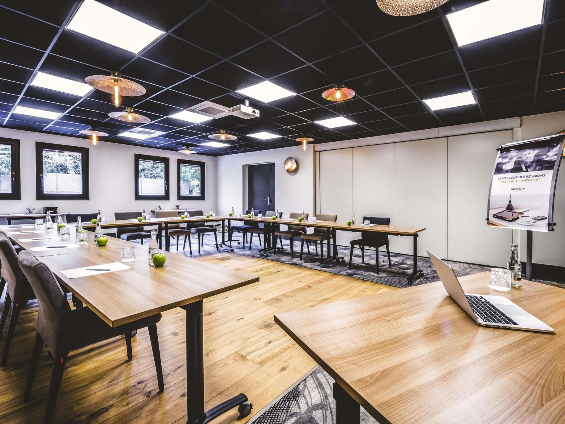 Meeting/conference room