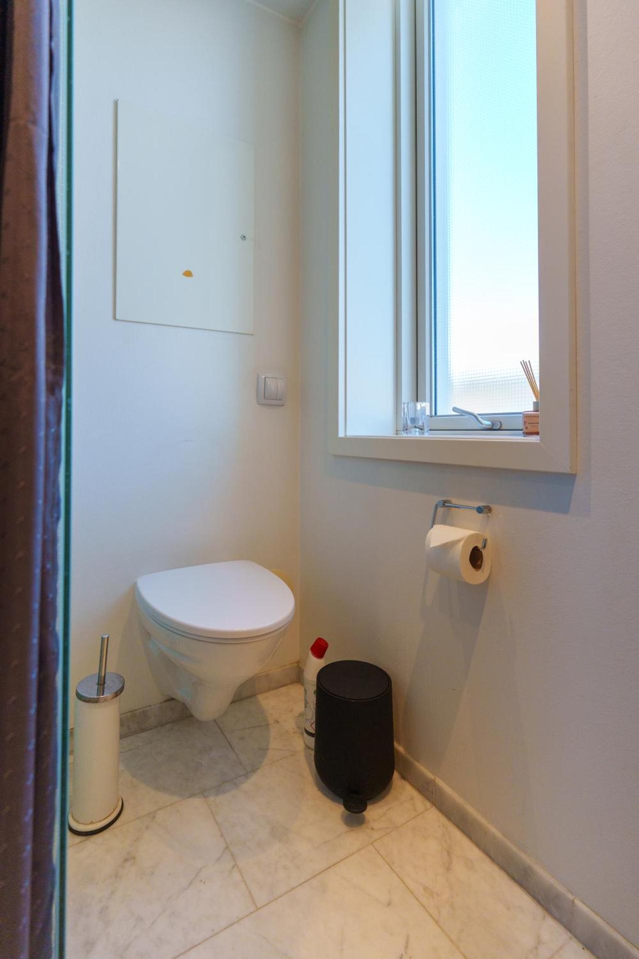 Modern Apartment with Balcony near Tivoli & Metro