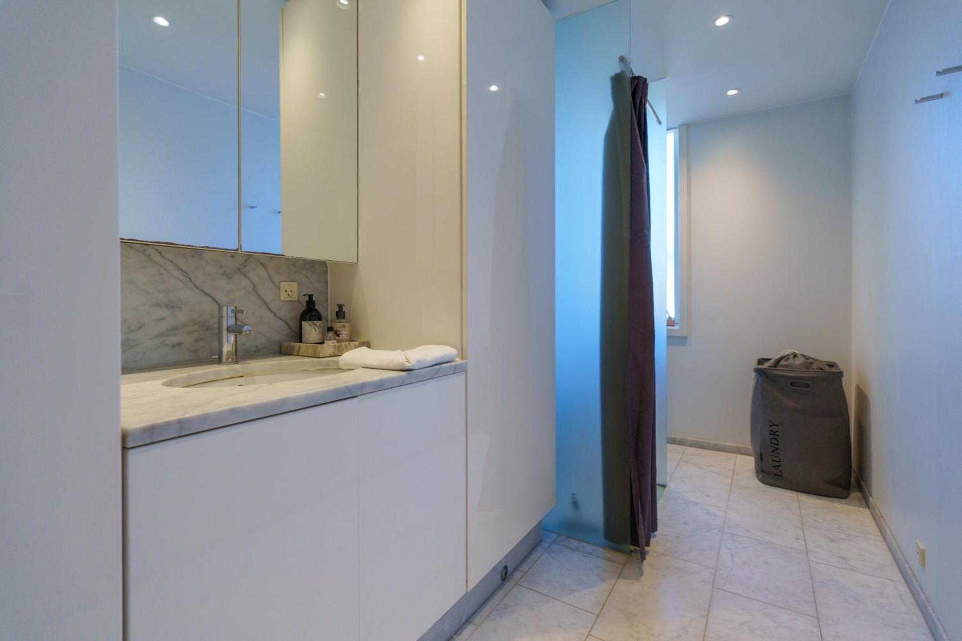 Modern Apartment with Balcony near Tivoli & Metro