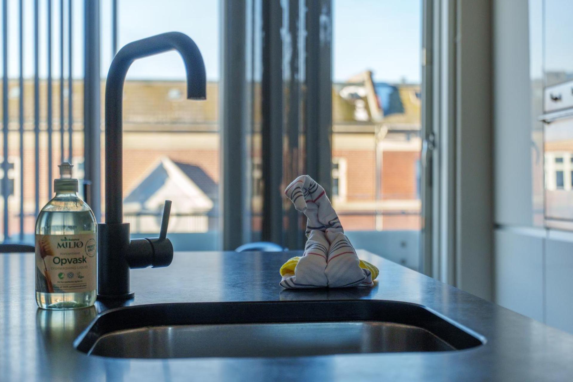 Modern Apartment with Balcony near Tivoli & Metro