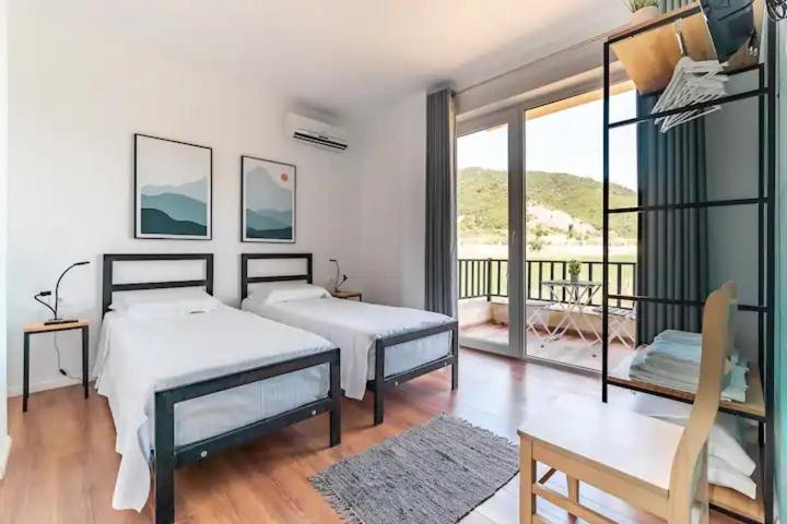 Deluxe Double or Twin Room with Mountain View