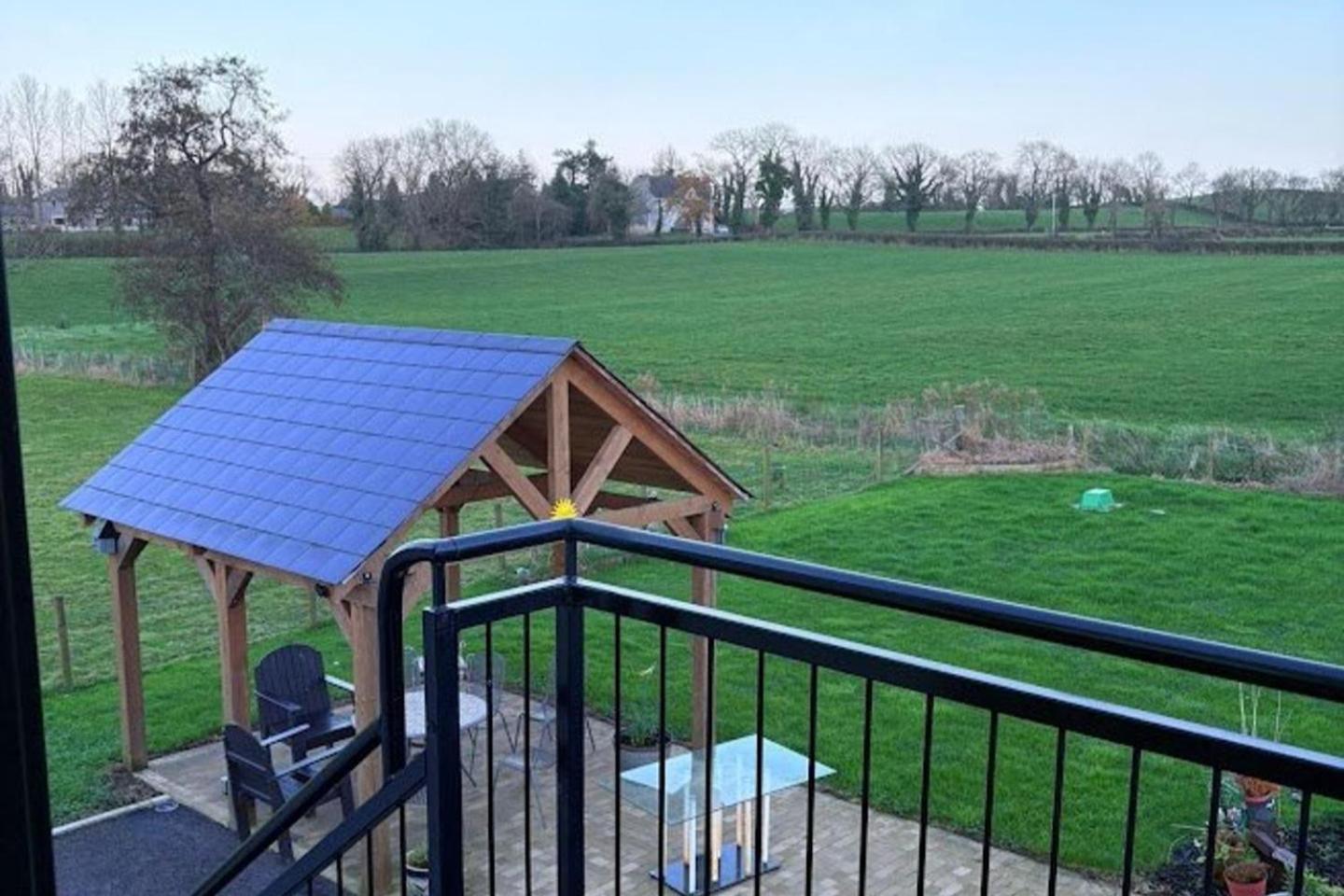 Lisburn - 1 Bedroom - sleeps 2 - Street parking