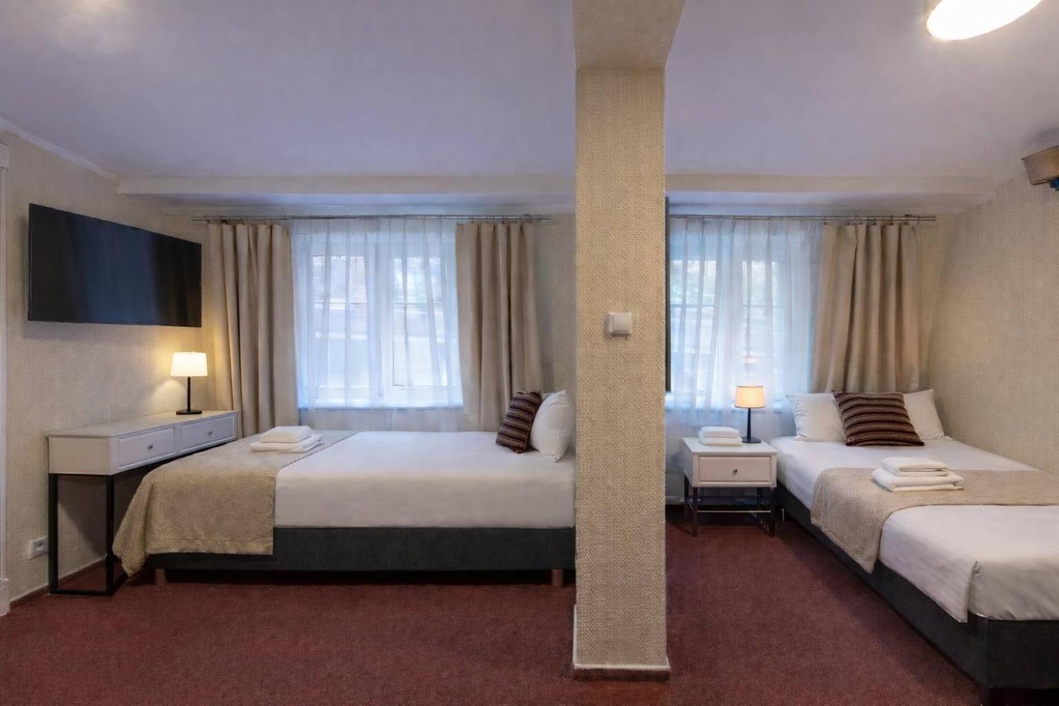 Zweibettzimmer mit Bad