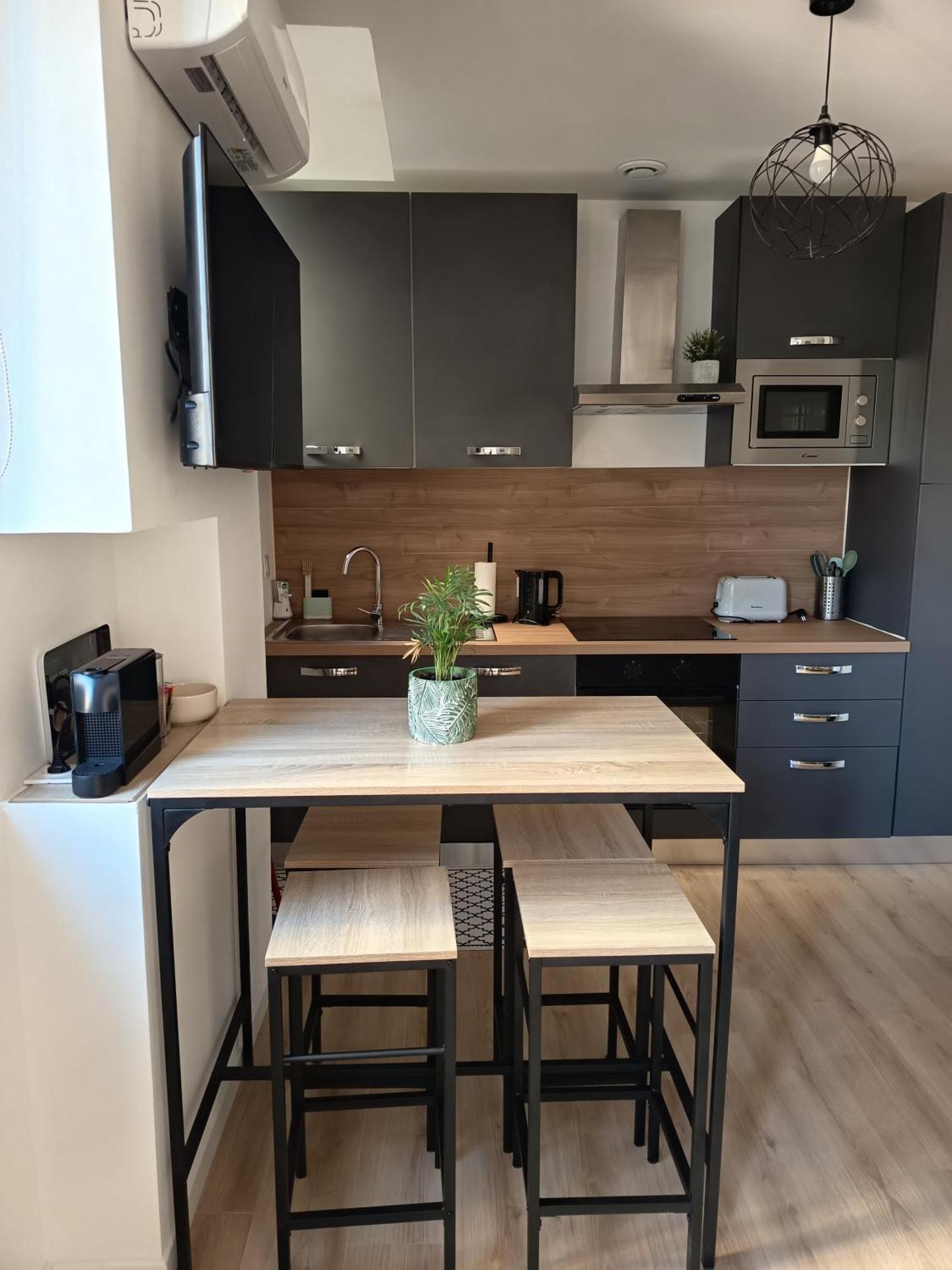 Kitchen or kitchenette