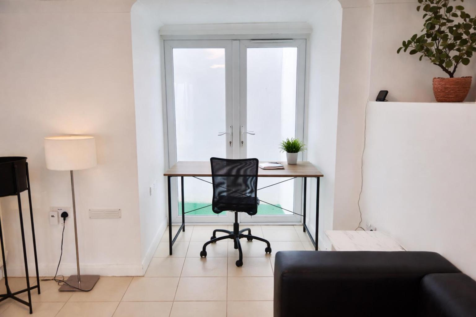 Kent 1 bedroom apartment 2 mins walk to Gravesend Station & Town Centre