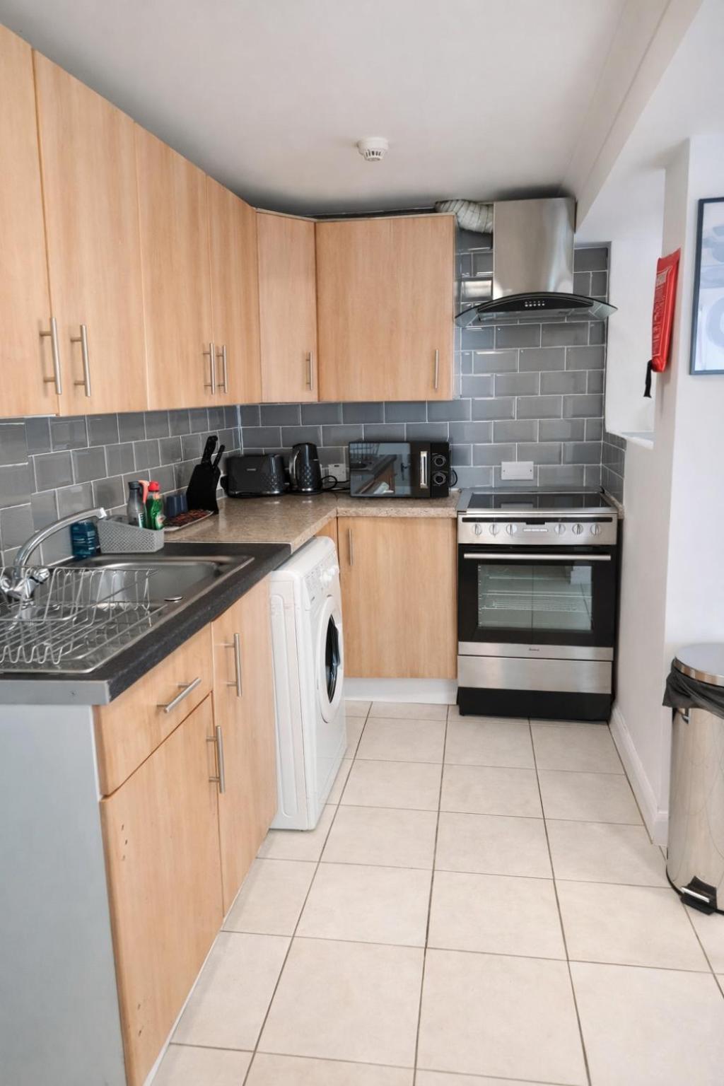 Kent 1 bedroom apartment 2 mins walk to Gravesend Station & Town Centre