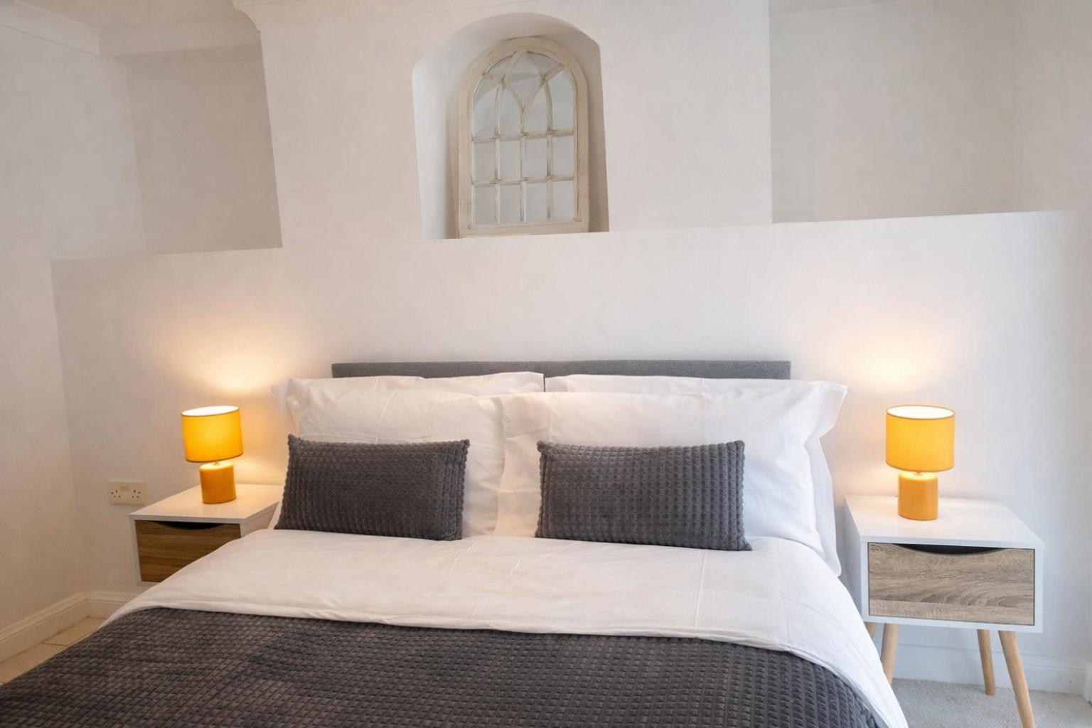 Kent 1 bedroom apartment 2 mins walk to Gravesend Station & Town Centre