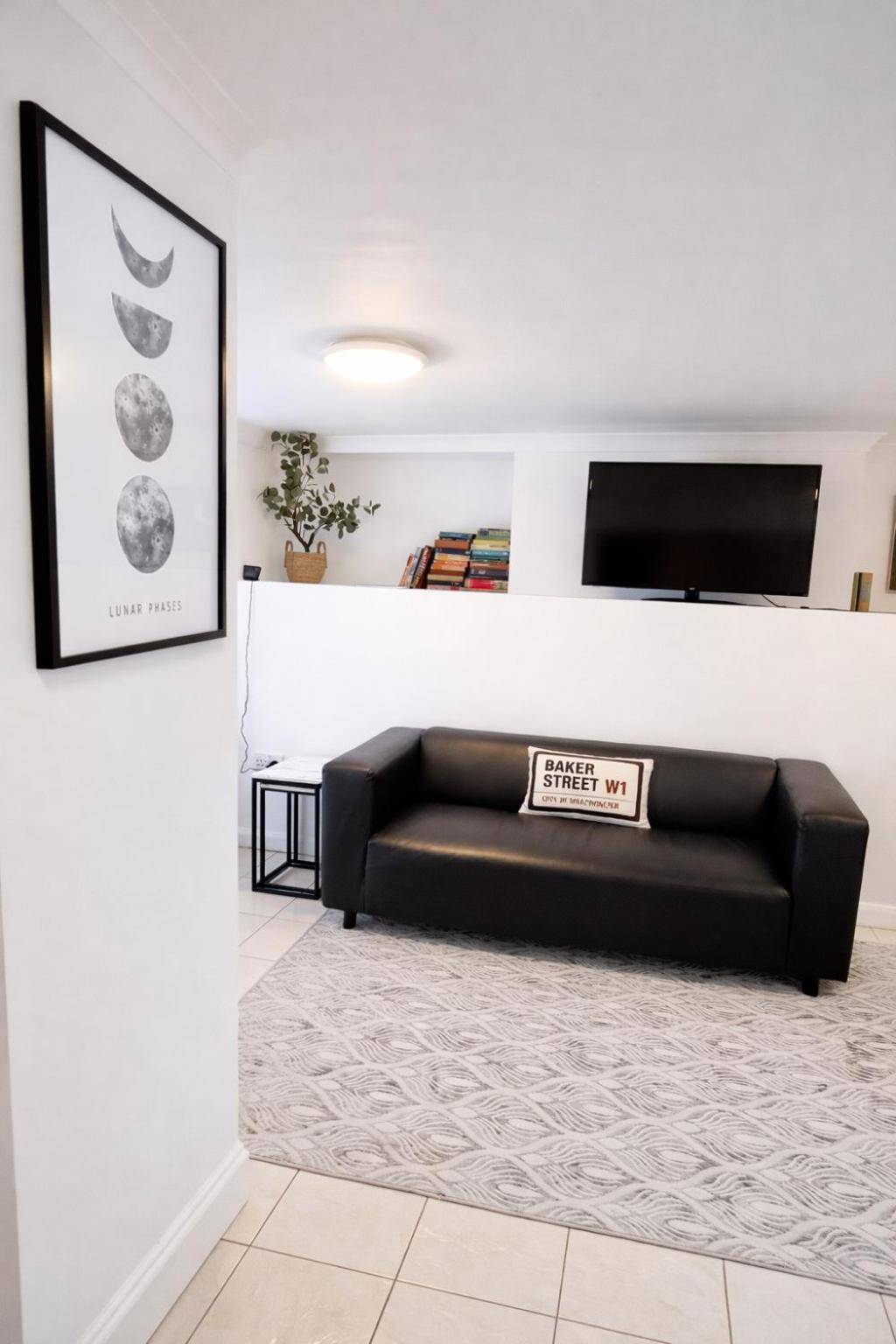 Kent 1 bedroom apartment 2 mins walk to Gravesend Station & Town Centre