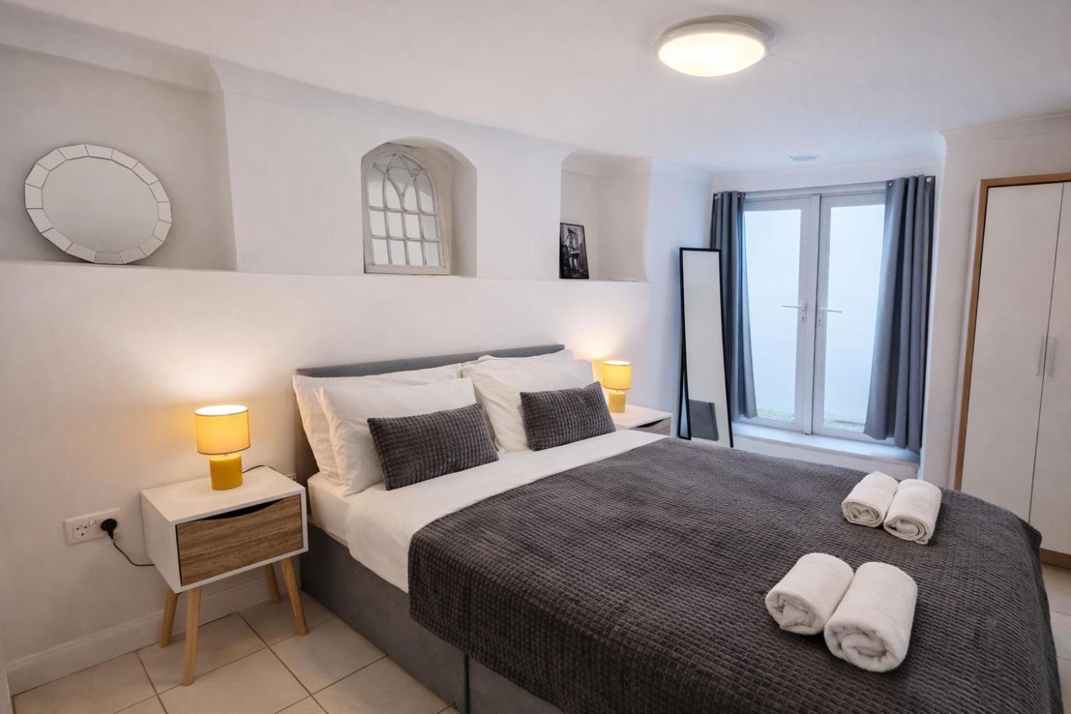 Kent 1 bedroom apartment 2 mins walk to Gravesend Station & Town Centre