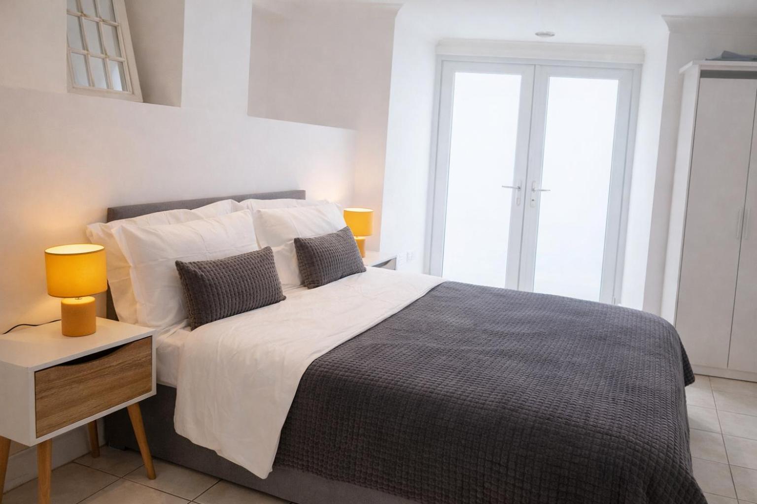 Kent 1 bedroom apartment 2 mins walk to Gravesend Station & Town Centre