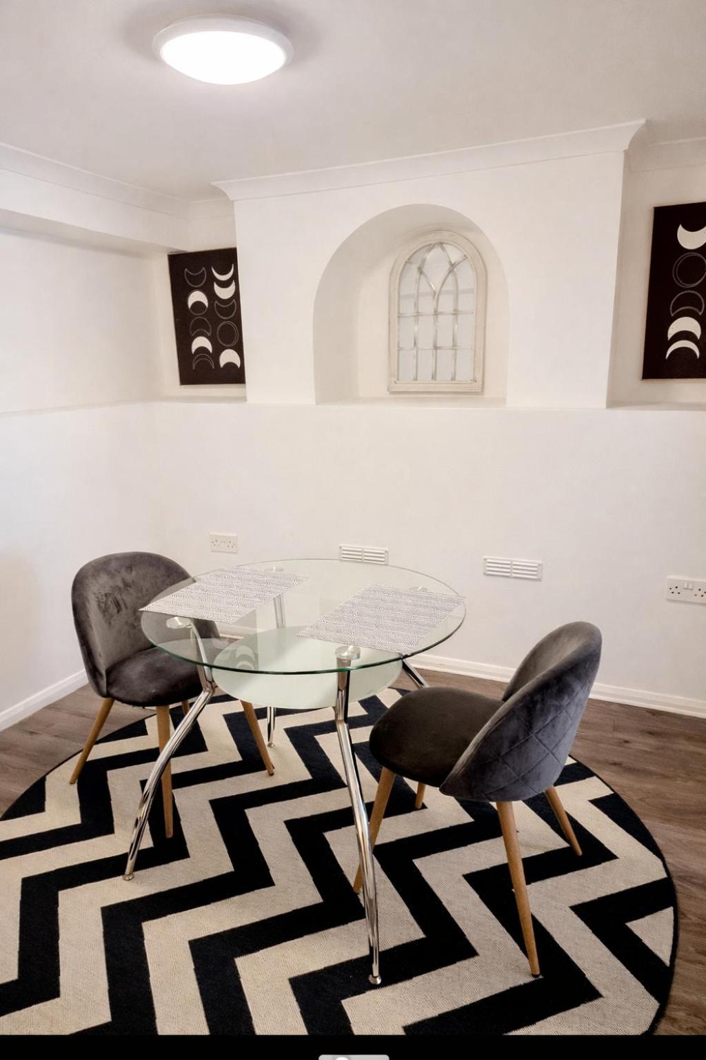 Kent 1 bedroom apartment 2 mins walk to Gravesend Station & Town Centre