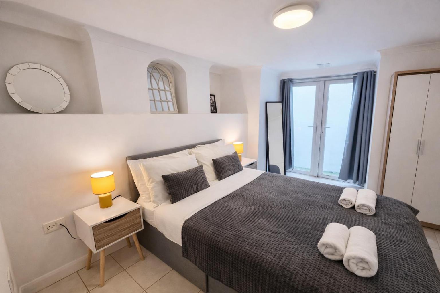 Kent 1 bedroom apartment 2 mins walk to Gravesend Station & Town Centre