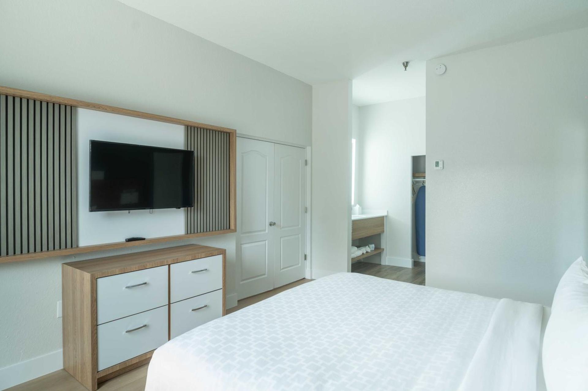 King Suite - Accessible/Non-Smoking