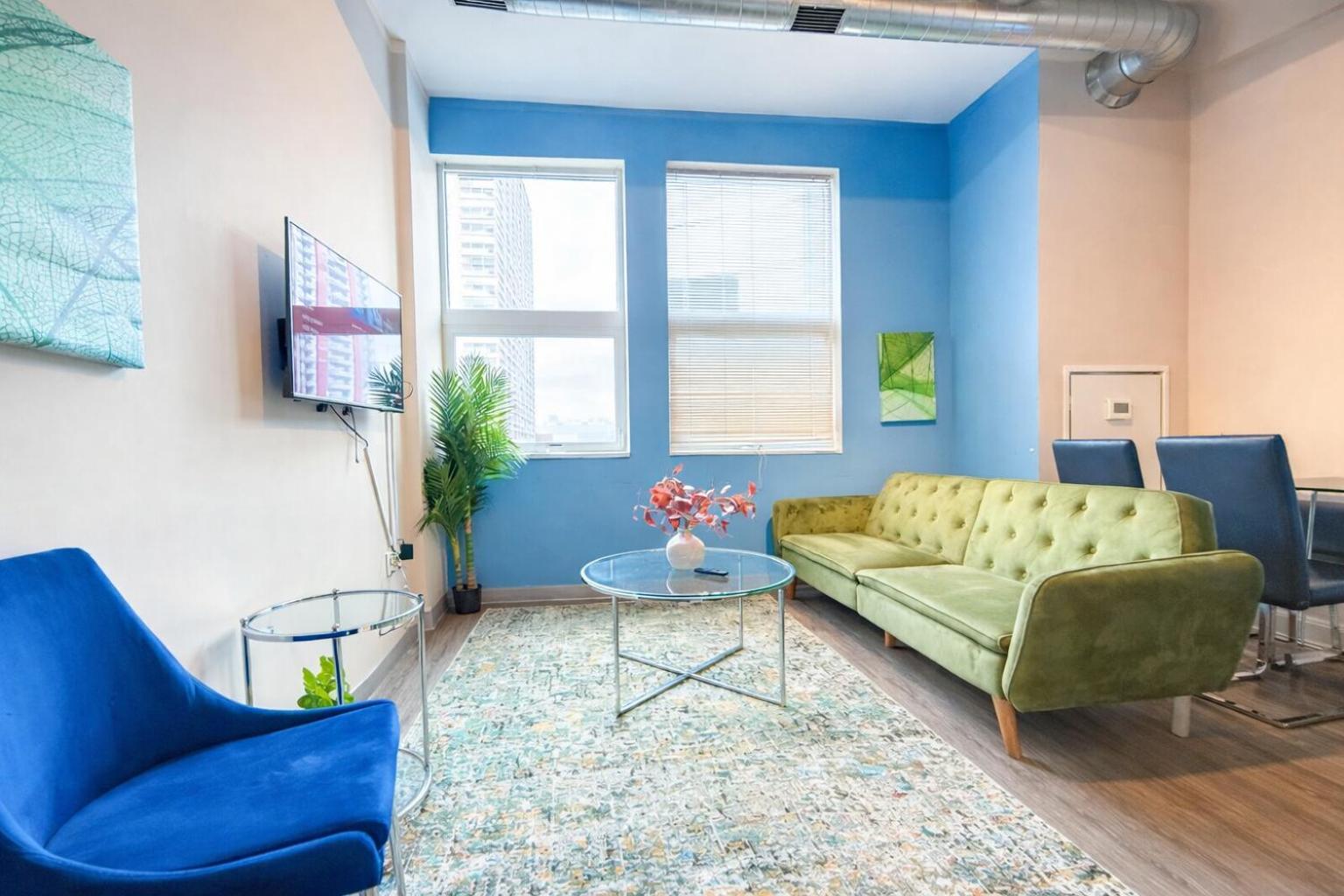 Modern 2BR in South Loop Near Soldier Field, Grant Park, Downtown, & Lakefront Trail