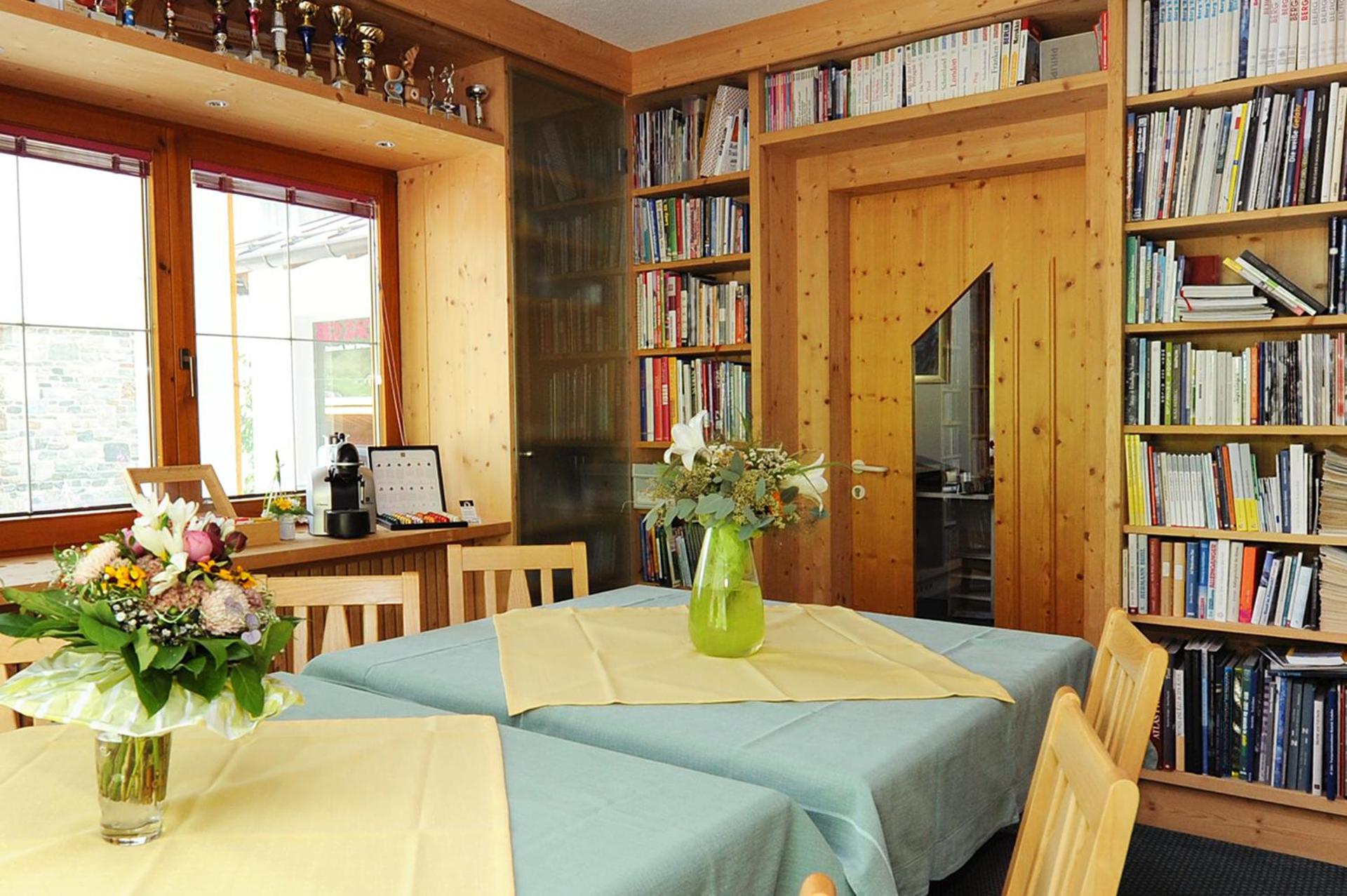 Communal lounge/ TV room