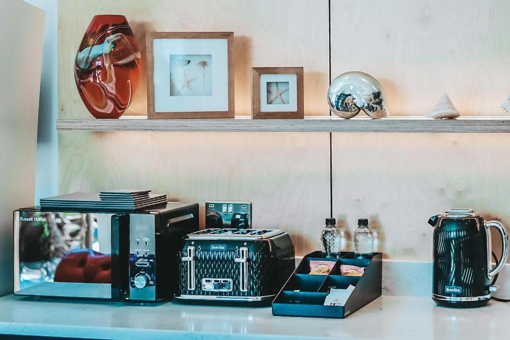Coastal Courtyard with Hot Tub, Greatstone