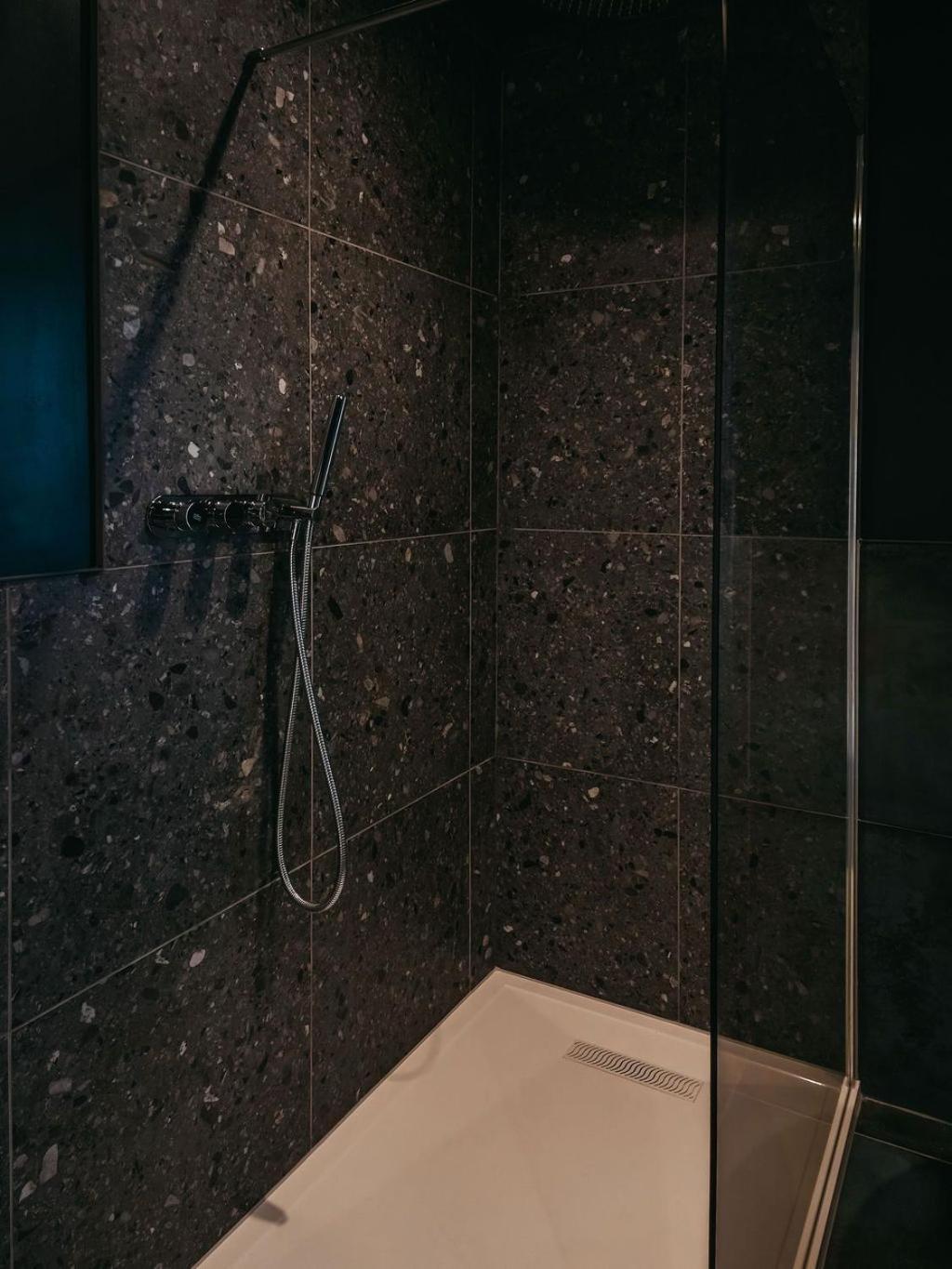 Coastal Courtyard with Hot Tub, Greatstone