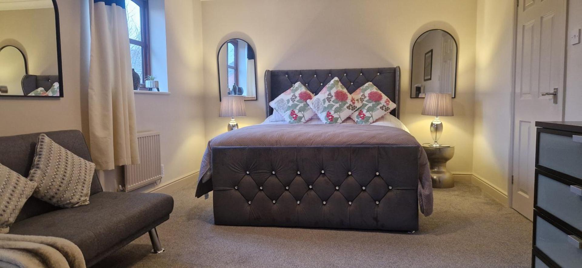 Stunning Fir Trees Corner 3 bedroom detached Executive house with free drive way parking for 2 vehicles 1 mile from M5 dogs welcome